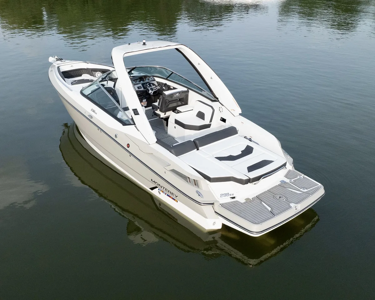 Monterey 298 SS on the water at Ugly John's — professional photo 4