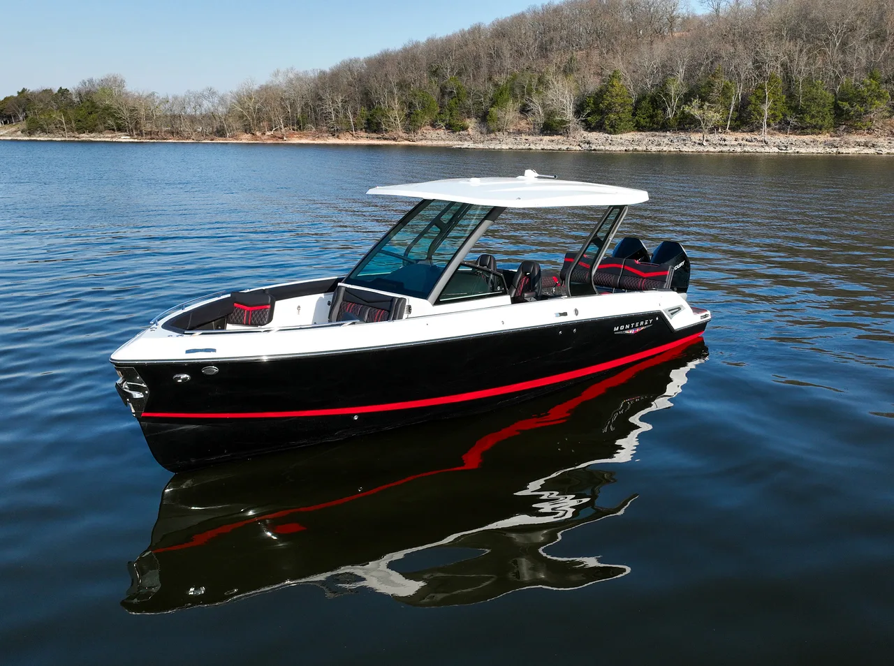 Monterey Elite 30 on the water