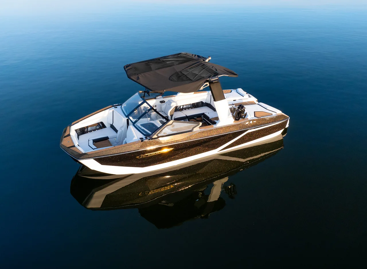 Nautique Super Air G23 on the water at Ugly John's — professional photo 2