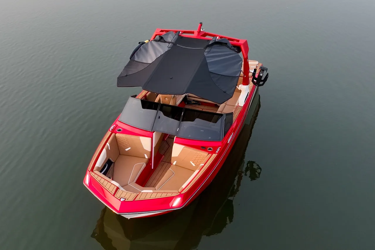 Nautique GS22 on the water