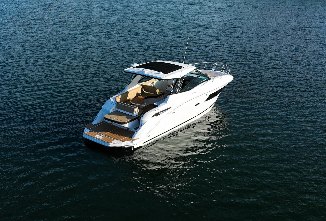 Sea Ray 320 Sundancer on the water