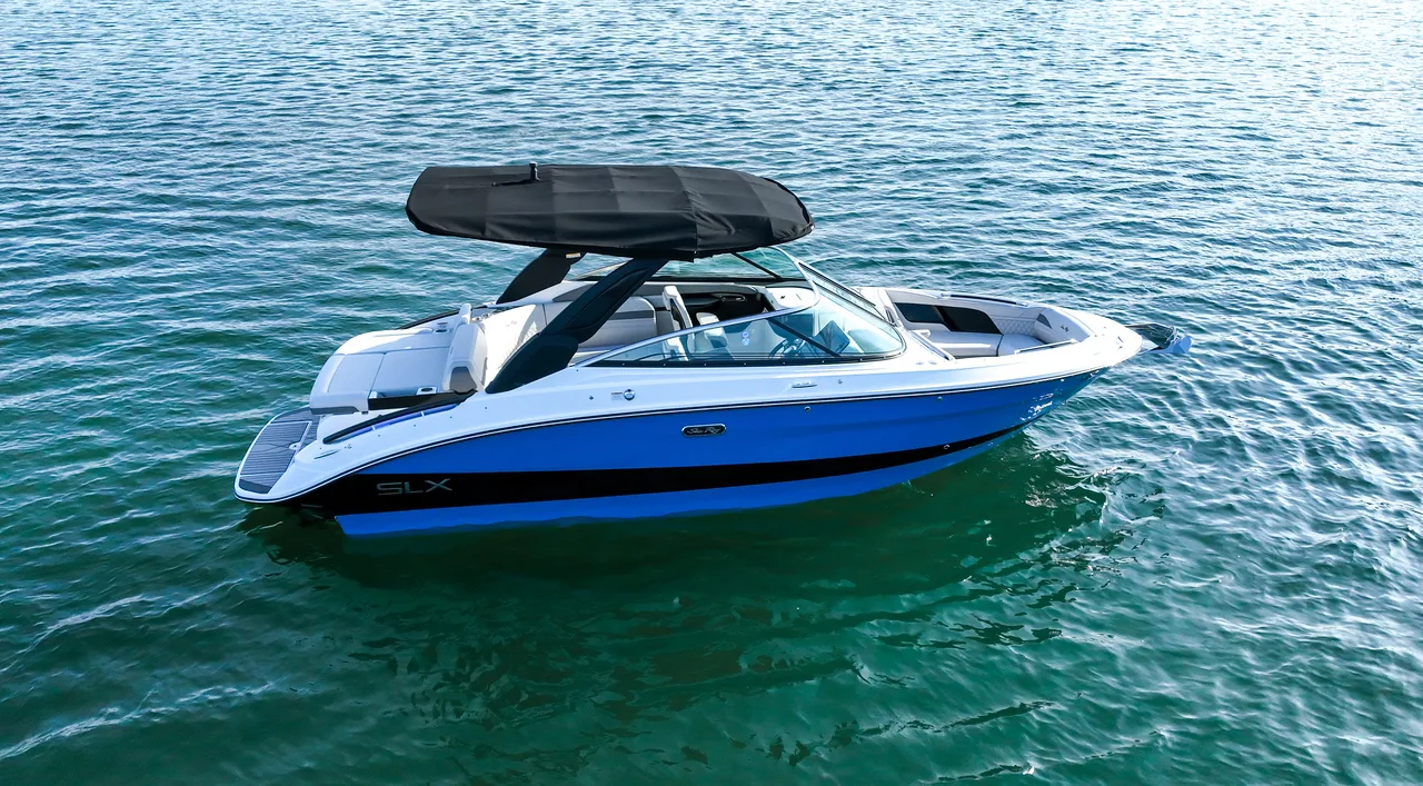 Sea Ray SLX 260 on the water
