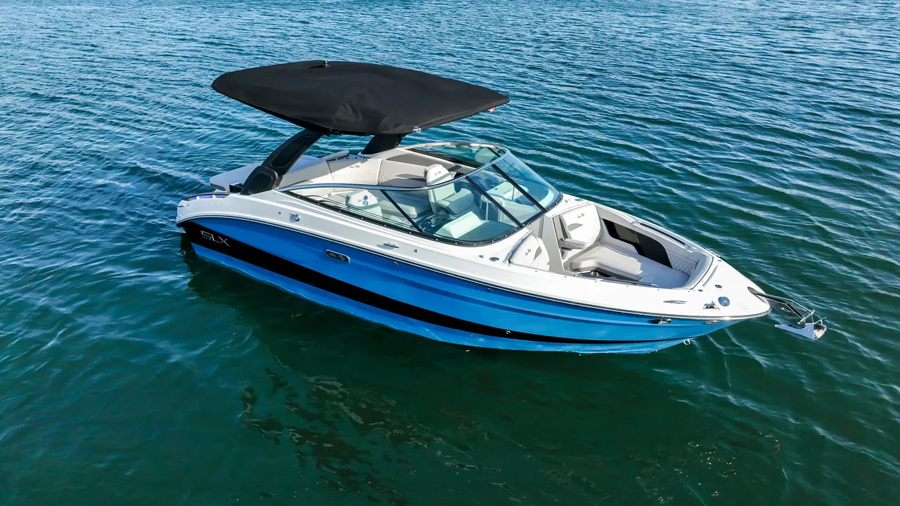 Sea Ray SLX 260 on the water at Ugly John's — professional photo 4