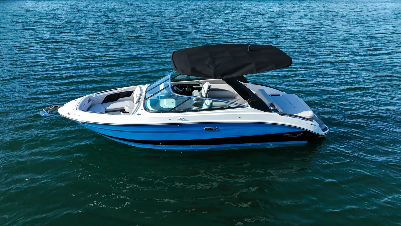 Sea Ray SLX 260 on the water at Ugly John's — professional photo 6
