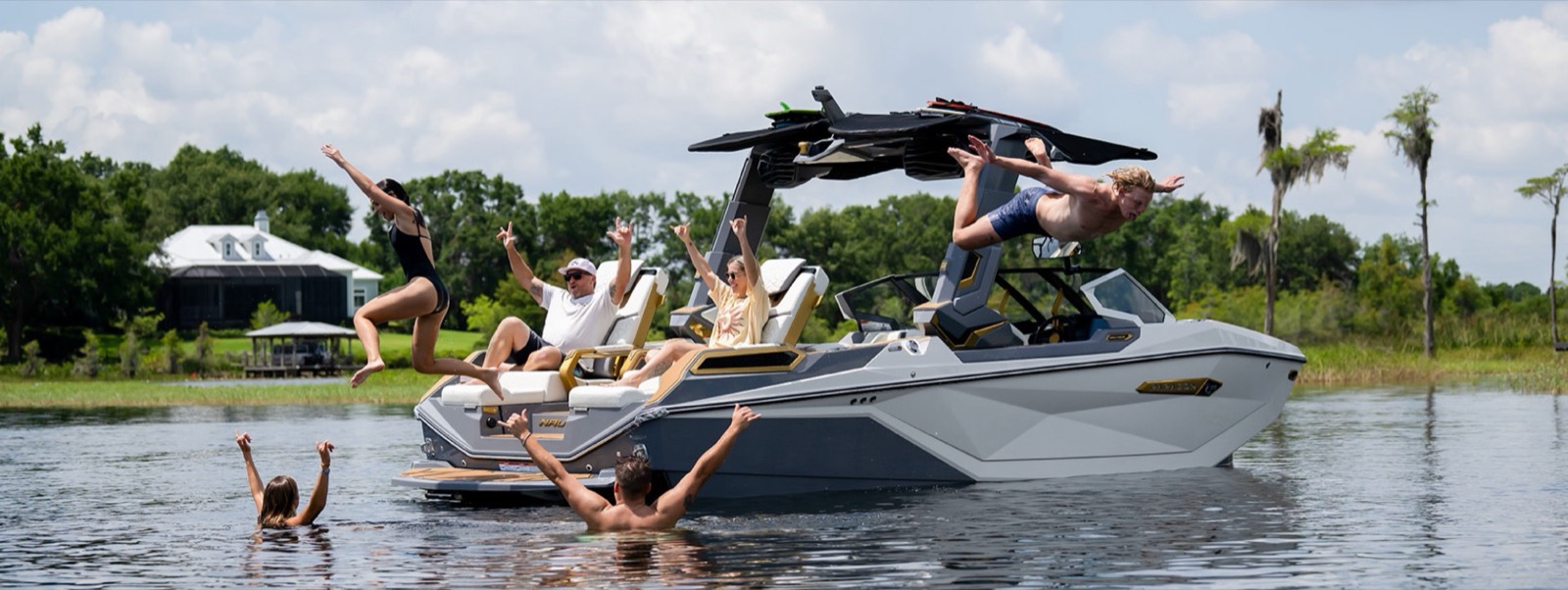A crew rafted up on Lake Eufaula